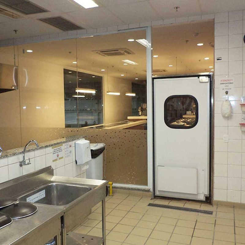 Porta vai e vem cozinha industrial
